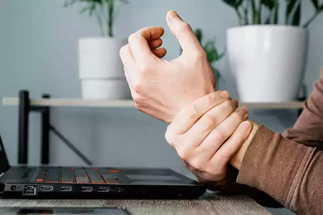 دلایل و درمان درد مچ دست